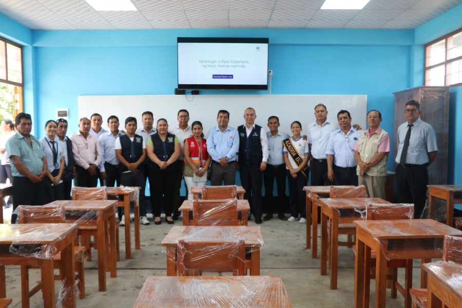 Ceremonia de inauguración de construcción de un aula de educación secundaria