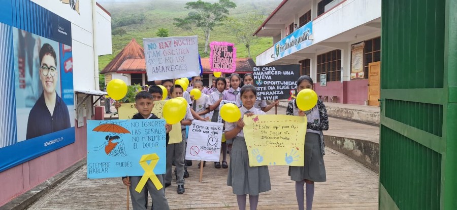 𝐏𝐒𝐈𝐂𝐎́𝐋𝐎𝐆𝐎𝐒 𝐄𝐒𝐂𝐎𝐋𝐀𝐑𝐄𝐒 𝐂𝐎𝐌𝐏𝐑𝐎𝐌𝐄𝐓𝐈𝐃𝐎𝐒 𝐂𝐎𝐍 𝐋𝐀 𝐏𝐑𝐄𝐕𝐄𝐍𝐂𝐈𝐎́𝐍 𝐃𝐄𝐋 𝐒𝐔𝐈𝐂𝐈𝐃𝐈𝐎 𝐘 𝐄𝐋 𝐁𝐈𝐄𝐍𝐄𝐒𝐓𝐀𝐑 𝐒𝐎𝐂𝐈𝐎𝐄𝐌𝐎𝐂𝐈𝐎𝐍𝐀𝐋.