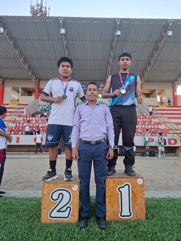 𝐋𝐚 𝐔𝐆𝐄𝐋 𝐝𝐞 𝐌𝐨𝐲𝐨𝐛𝐚𝐦𝐛𝐚 𝐟𝐨𝐫𝐭𝐚𝐥𝐞𝐜𝐞 𝐞𝐥 𝐥𝐢𝐝𝐞𝐫𝐚𝐳𝐠𝐨 𝐝𝐞 𝐥𝐨𝐬 𝐝𝐨𝐜𝐞𝐧𝐭𝐞𝐬 𝐞𝐧 𝐢𝐧𝐧𝐨𝐯𝐚𝐜𝐢𝐨́𝐧 𝐩𝐞𝐝𝐚𝐠𝐨́𝐠𝐢𝐜𝐚 𝐜𝐨𝐧 𝐭𝐚𝐥𝐥𝐞𝐫 &ldquo;𝐏𝐞𝐫𝐮́𝐄𝐝𝐮𝐜𝐚 𝐓𝐄𝐂: 𝐑𝐞𝐝𝐞𝐬 𝐝𝐞 𝐋𝐢́𝐝𝐞𝐫𝐞𝐬 𝐈𝐧𝐧𝐨𝐯𝐚𝐝𝐨𝐫𝐞𝐬&rdquo;.