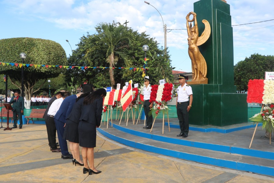 Ceremonia de Izamiento de la Bandera Nacional y colocación de ofrenda floral ante el monumento del Generalísimo José de San Martín